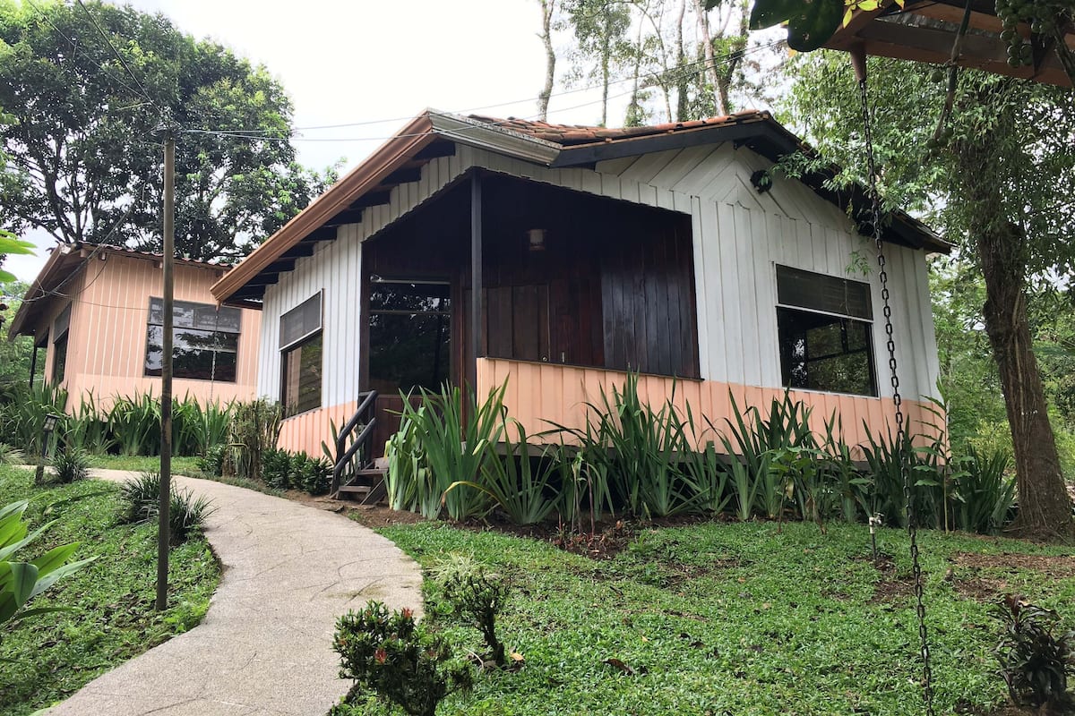 Ecolodge Selva — habitación con vista al jardín tropical del Hotel Kokoro